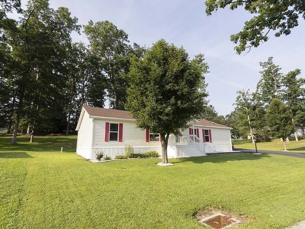 313 South Dr , Somerset, PA 15501