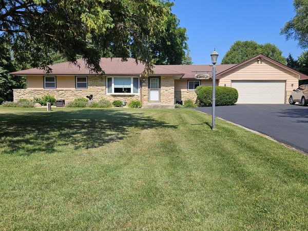 W226N6040 Avon Ct, Lisbon, WI 53089