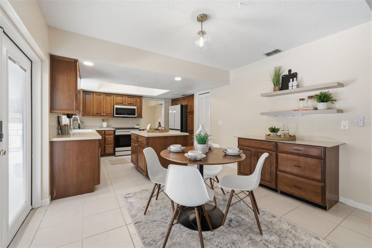 11007 Theresa Arbor Drive, Tampa, FL 33617 Photo