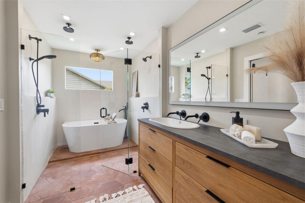 11007 Theresa Arbor Drive, Tampa, FL 33617 Photo