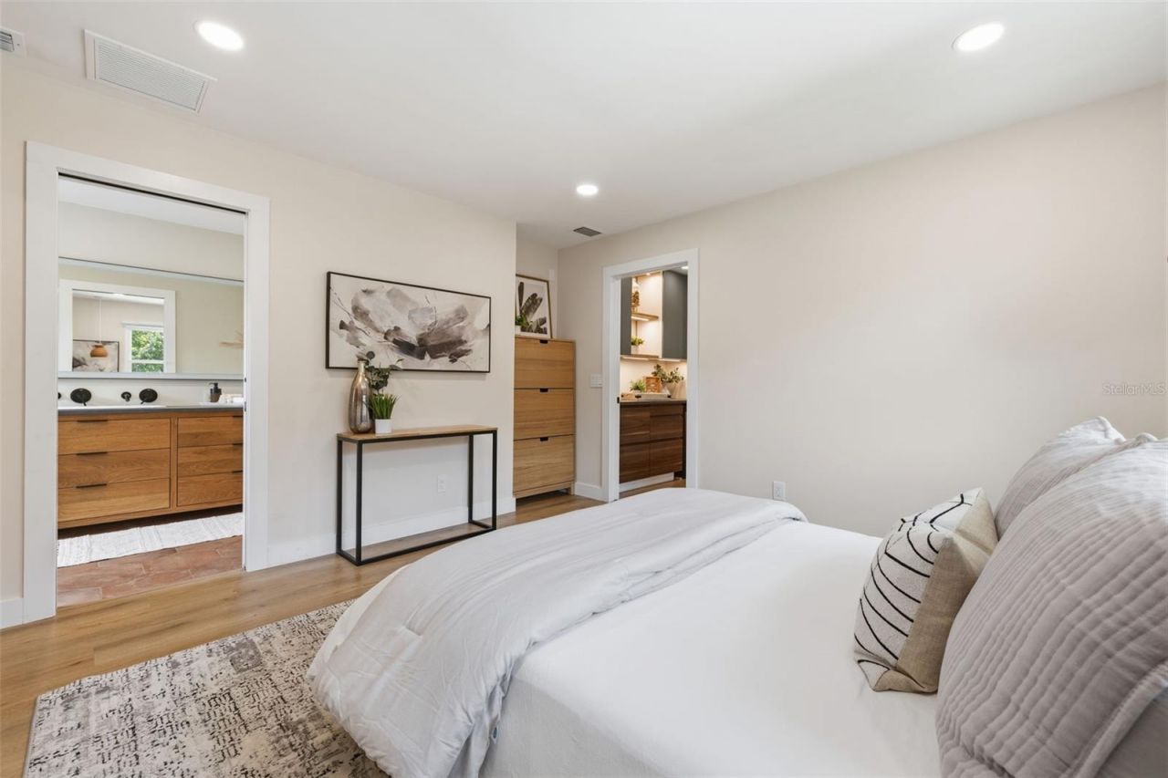 11007 Theresa Arbor Drive, Tampa, FL 33617 Photo