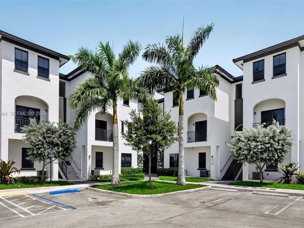 15650 SW 136th St , Unit 212, Miami, FL 33196