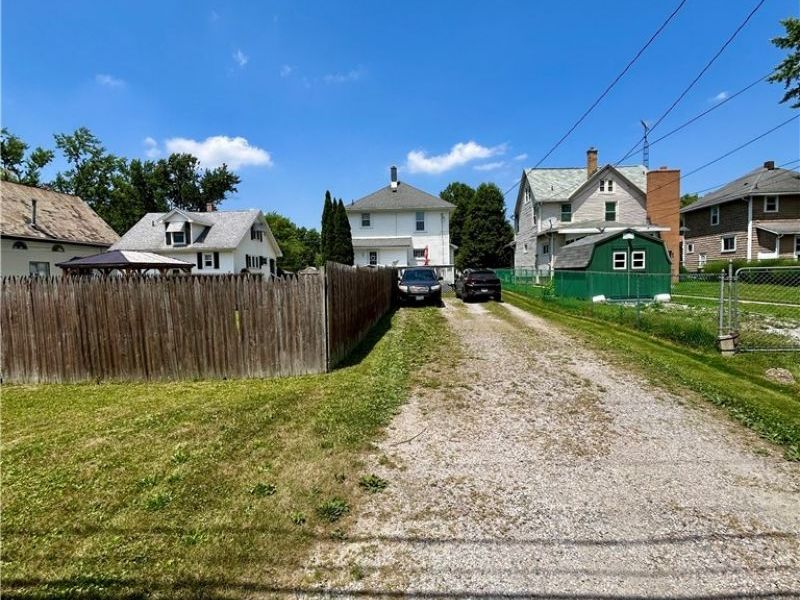 365 W Indiana Avenue, Sebring, OH 44672 Photo 4