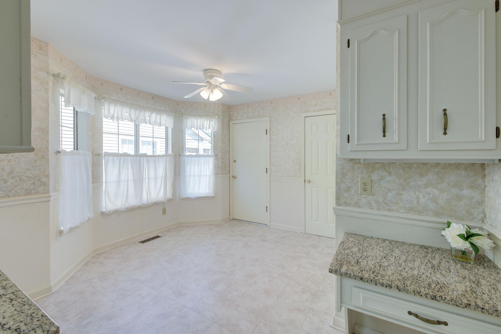 69 Jawol Drive Photo 7