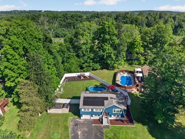 2 Vivian Plz, Andover, NJ 07860