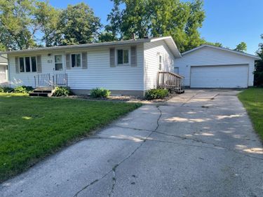 513 8th Avenue NW, Waseca, MN 56093