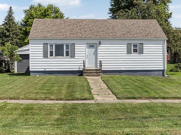 225 Latrobe Avenue, McCallsburg, IA 50154