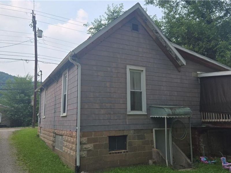 55070 National Road, Bridgeport, OH 43912 Photo 3