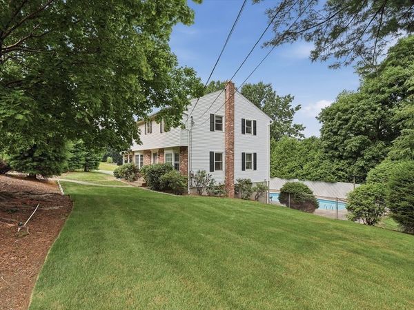 109 Country Ln, Leominster, MA 01453