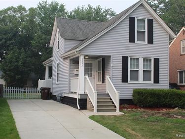 1552 Brys Drive, Grosse Pointe Woods, MI 48236