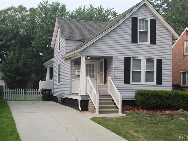 1552 Brys Drive, Grosse Pointe Woods, MI 48236