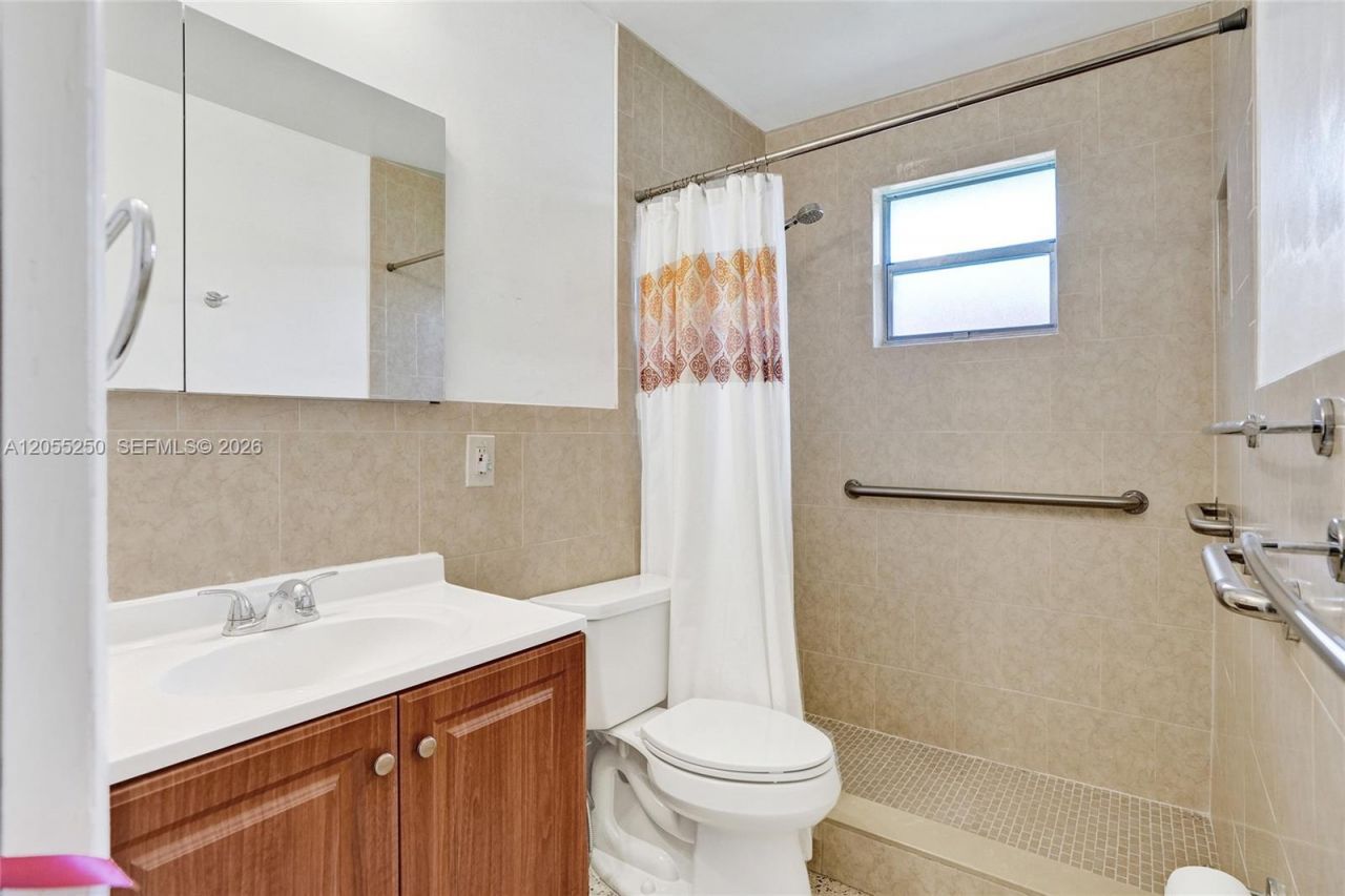 3170 SW 26th St , Miami, FL 33133 Photo