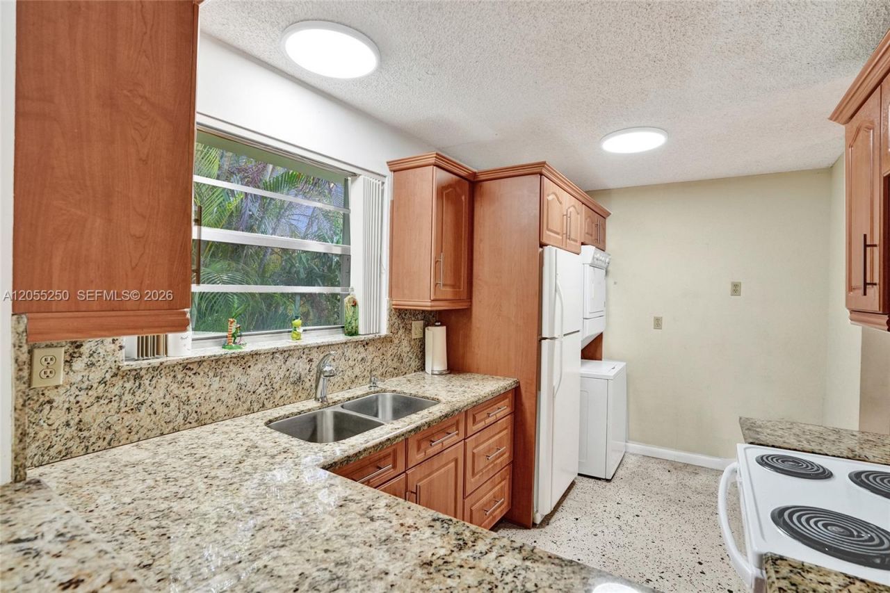 3170 SW 26th St , Miami, FL 33133 Photo