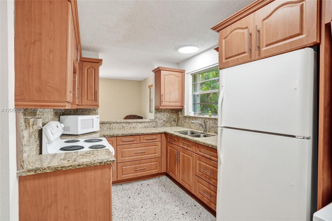 3170 SW 26th St , Miami, FL 33133 Photo