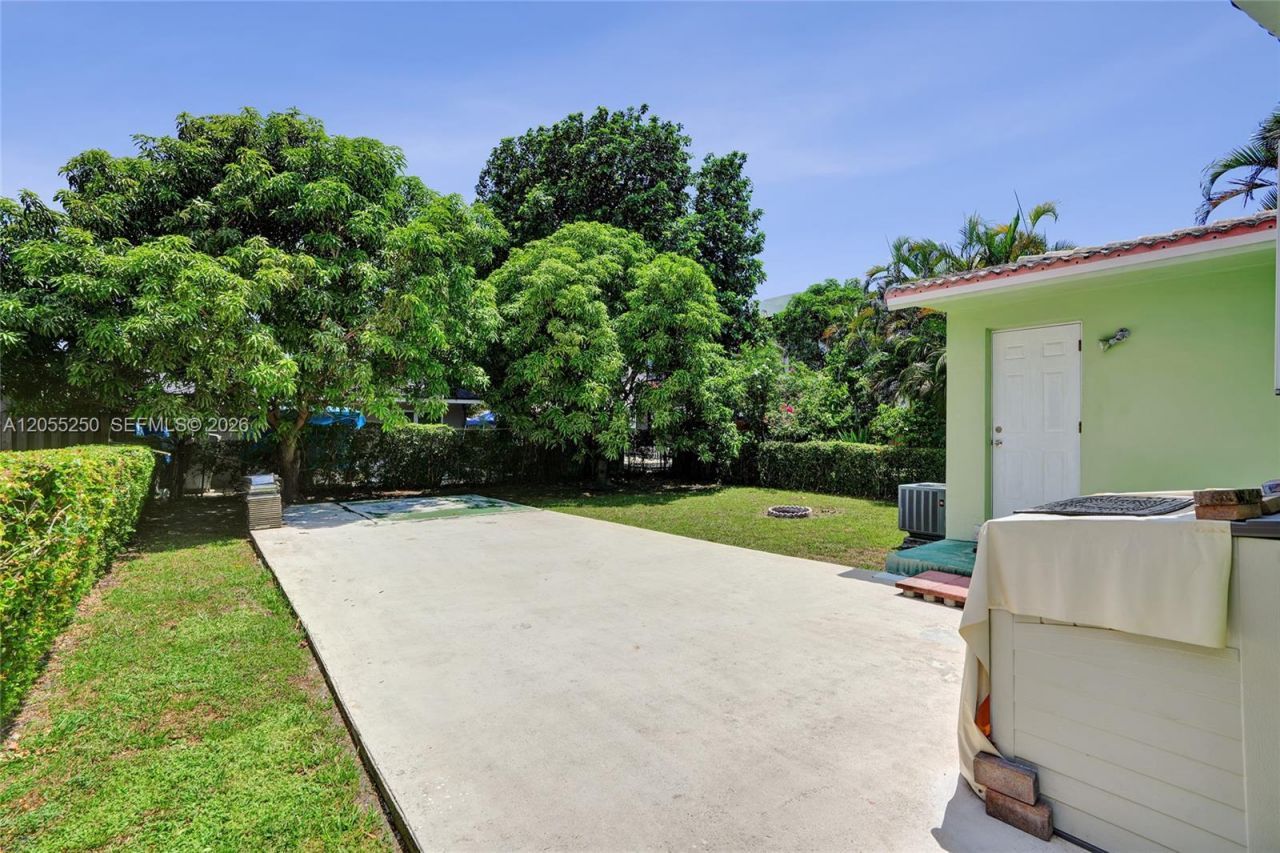 3170 SW 26th St , Miami, FL 33133 Photo