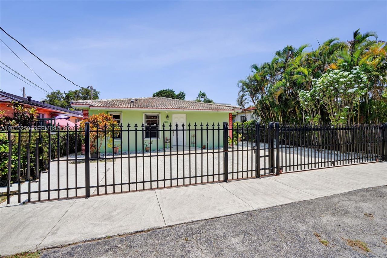3170 SW 26th St , Miami, FL 33133 Photo