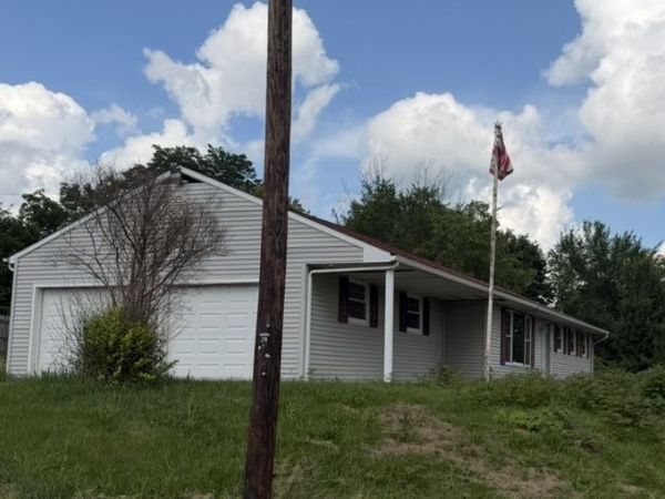 10 Main St , Atlasburg, PA 15004