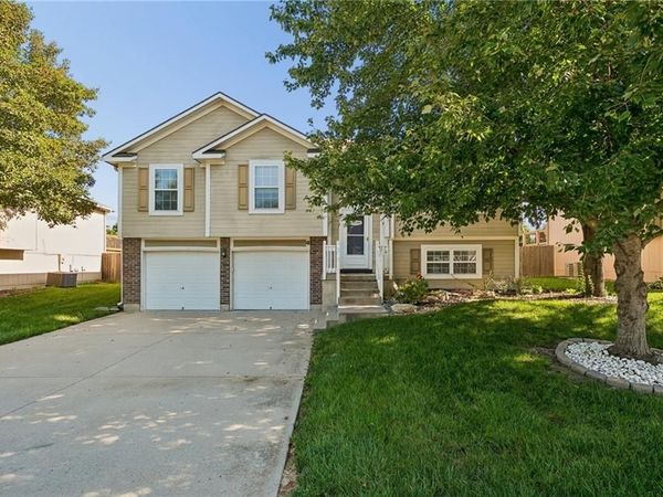 404 NW Europa Drive, Grain Valley, MO 64029