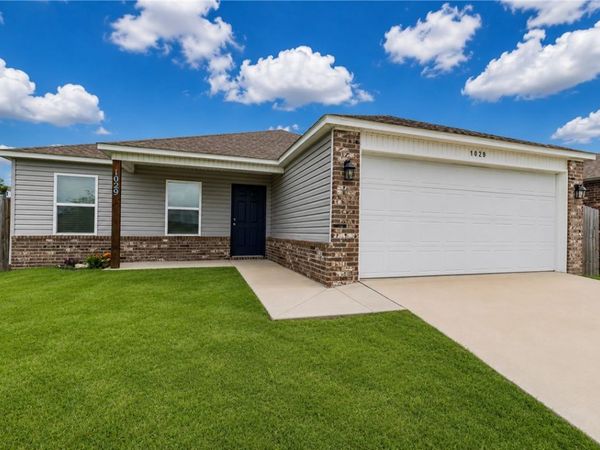 1029 S Brambling Lane, Fayetteville, AR 72701