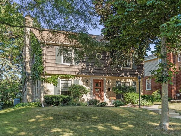 3376 S 44th St, Greenfield, WI 53219