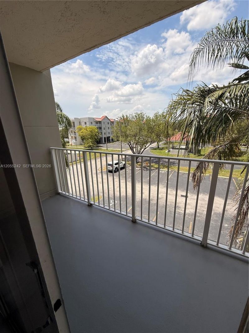 8240 SW 210th St , Unit 203, Cutler Bay, FL 33189 Photo