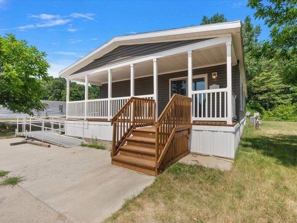 7422 Woods Edge Drive NE, Belmont, MI 49306