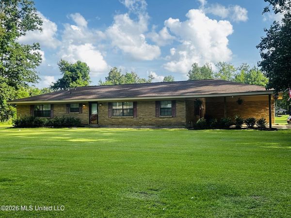 1387 E 1st Street, Forest, MS 39074