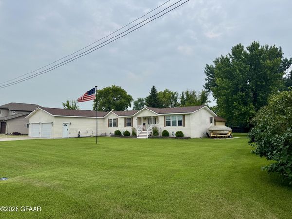 253 MONTRAILLE Street , Pembina, ND 58271