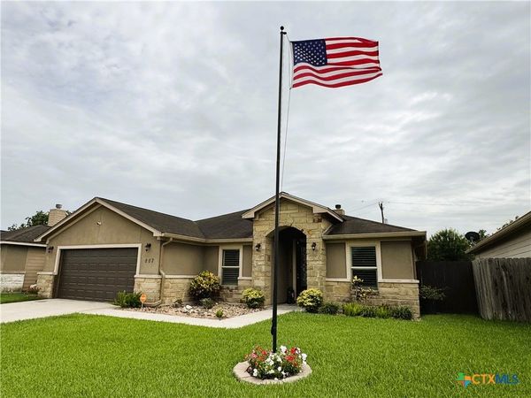 207 Secretariat Drive , Victoria, TX 77901