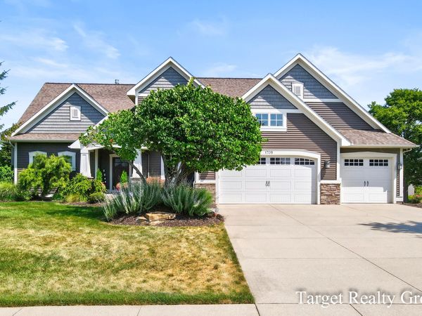 1705 N Bay Drive, Hudsonville, MI 49426