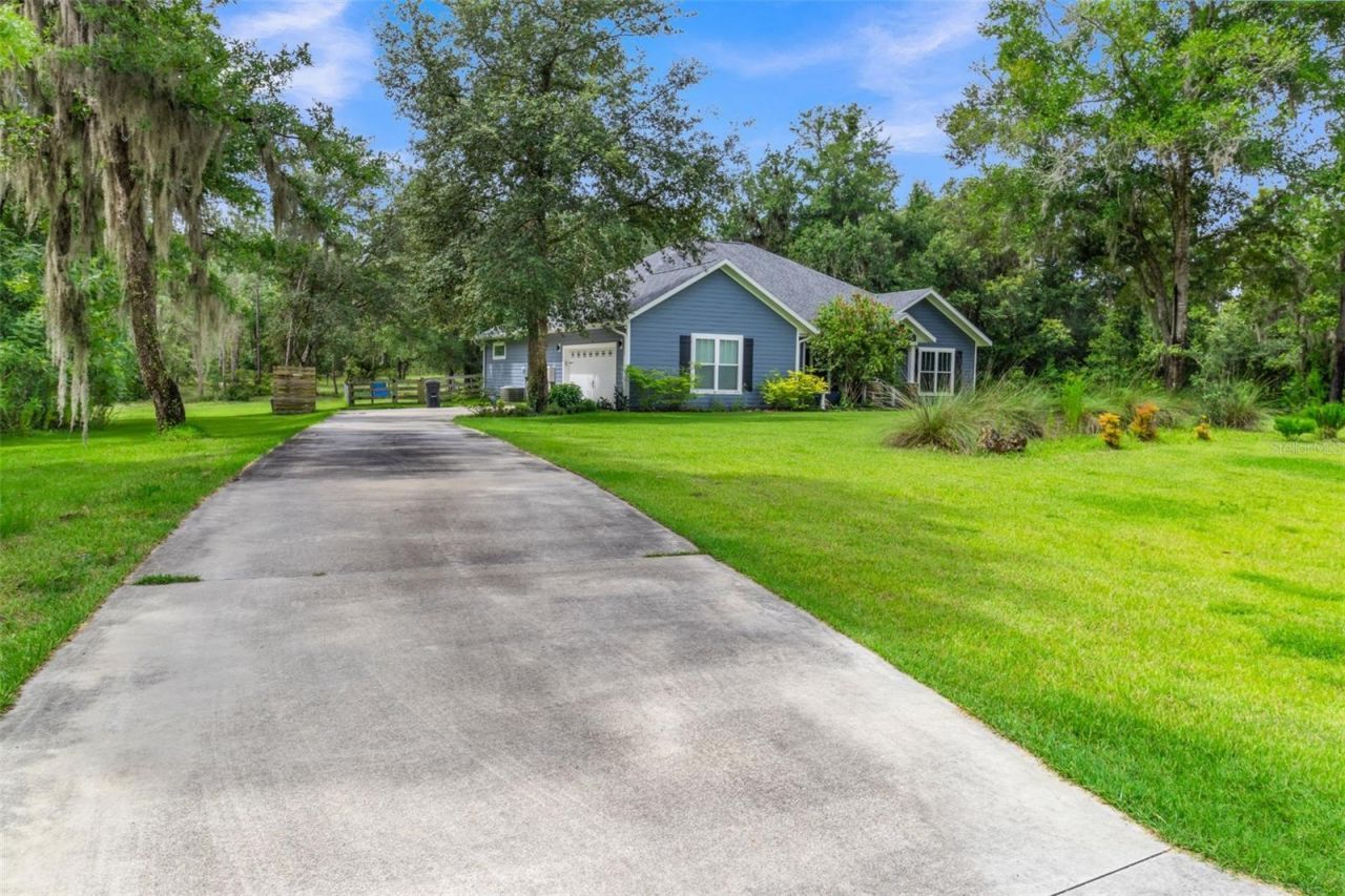 8069 NE 8th Place , High Springs, FL 32643 Photo