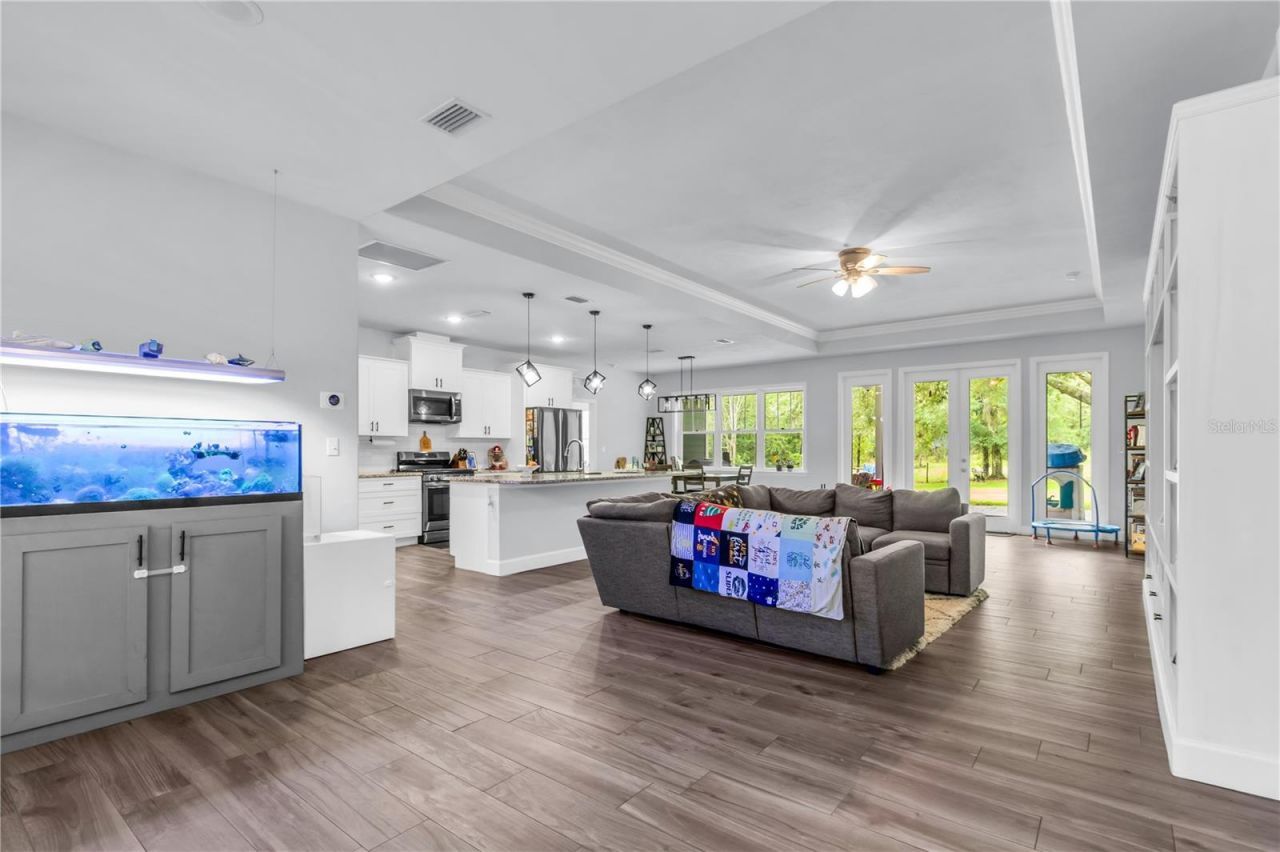 8069 NE 8th Place , High Springs, FL 32643 Photo