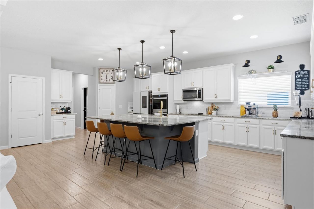 600 Avila Place , Howey in the Hills, FL 34737 Photo