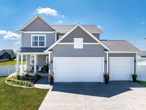 6836 Matthews Court , Bettendorf, IA 52722