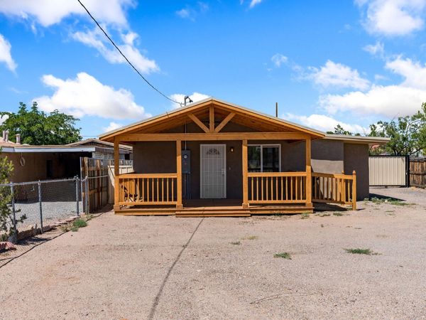523 Aztec Road NW, Albuquerque, NM 87107