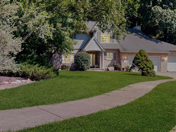 105 FLEUR DE LIS Court, East Peoria, IL 61611