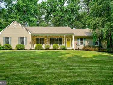 1045 MOUNTAINVIEW DRIVE, QUAKERTOWN, PA 18951