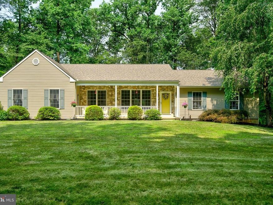 1045 Mountainview Drive, Quakertown, PA 18951 Main Photo