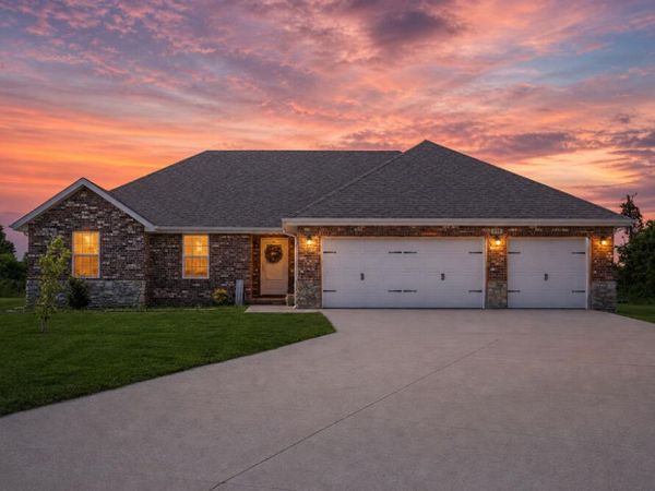 230 W Canterbury Lane , Willard, MO 65781