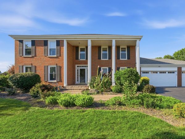 690 Waterford Drive , Des Plaines, IL 60016