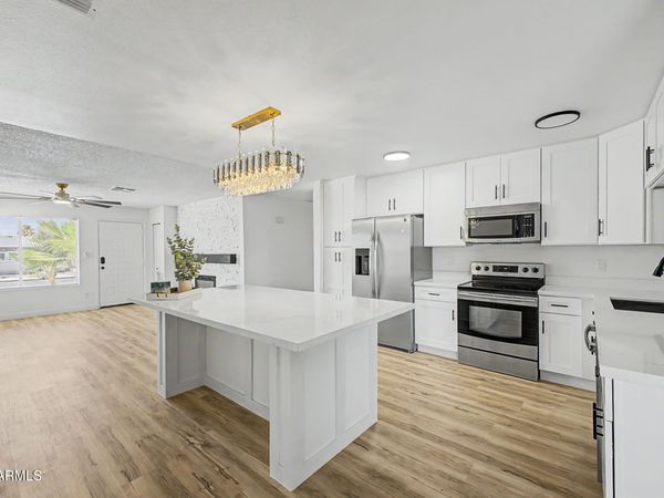 7202 W SHANGRI LA Road, Peoria, AZ 85345