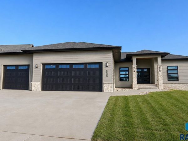 5509 E Morningside Cir, Sioux Falls, SD 57110