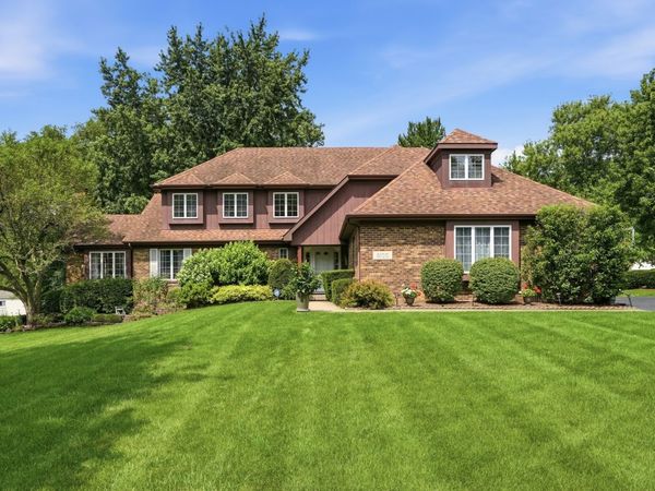 8100 LAKE RIDGE Drive, Burr Ridge, IL 60527