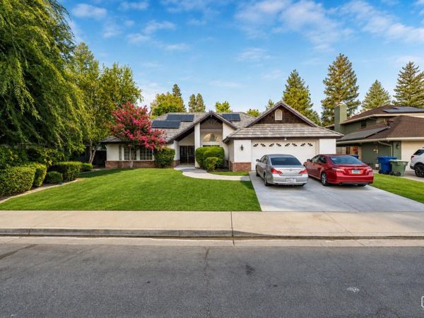 2632 Mountain Oak Road, Bakersfield, CA 93311