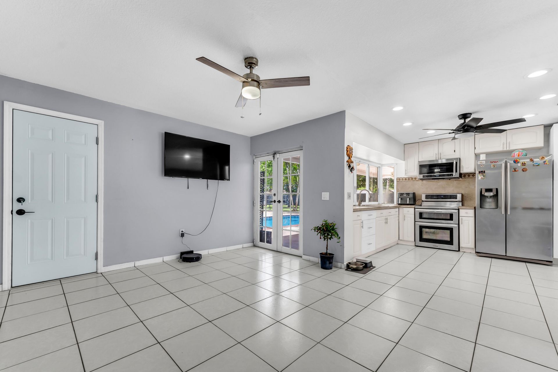 8880 NW 7th Street, Pembroke Pines, FL 33024 Photo