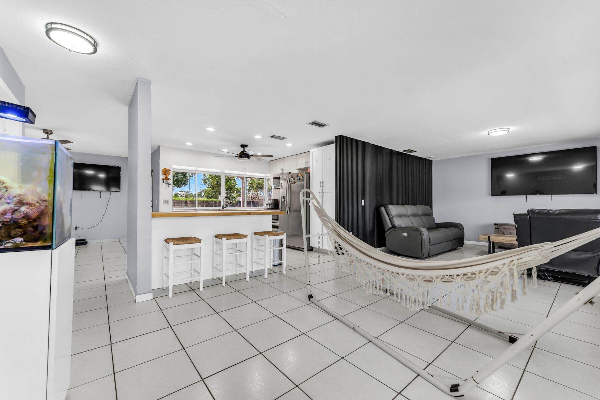 8880 NW 7th Street, Pembroke Pines, FL 33024 Photo