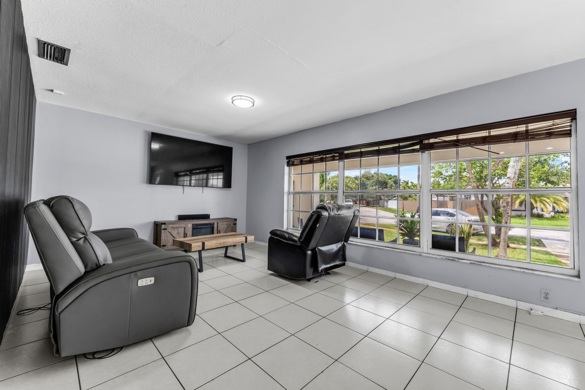 8880 NW 7th Street, Pembroke Pines, FL 33024 Photo