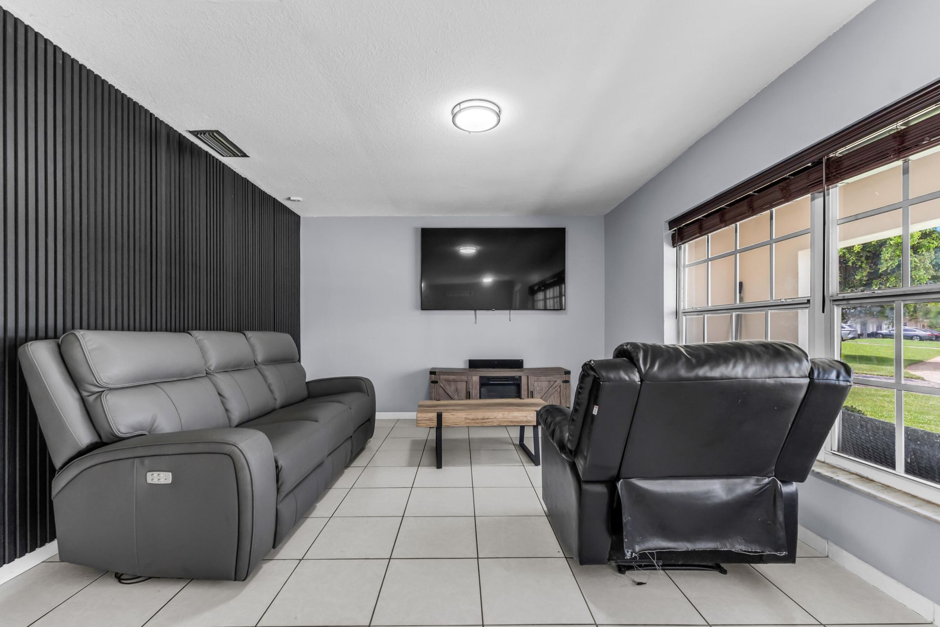 8880 NW 7th Street, Pembroke Pines, FL 33024 Photo