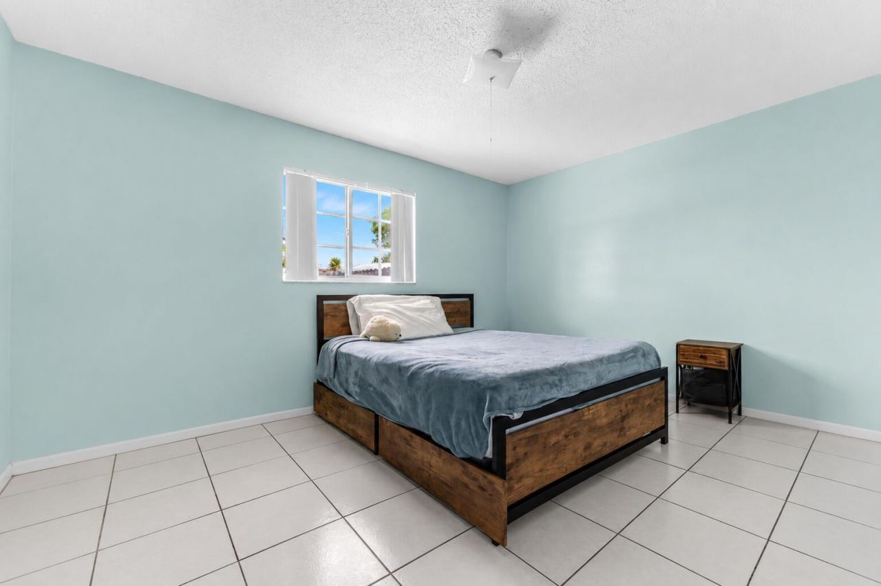 8880 NW 7th Street, Pembroke Pines, FL 33024 Photo