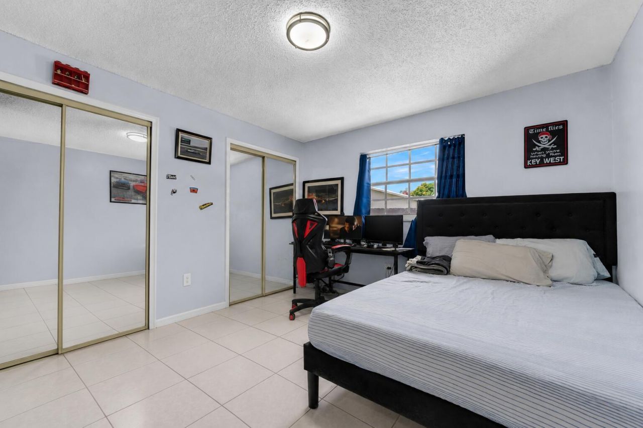 8880 NW 7th Street, Pembroke Pines, FL 33024 Photo